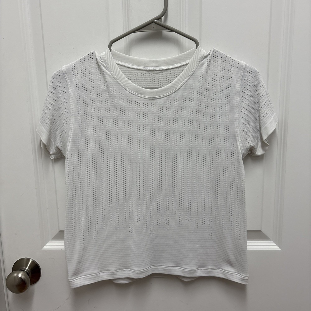 LULULEMON Perforated‎ Mesh Lightweight Women's Active T-Shirt